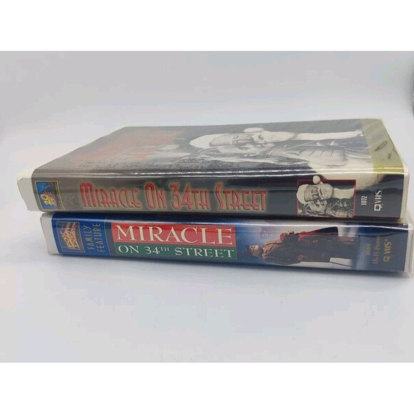 Miracle On 34th Street VHS Lot Of 2 Both Versions 1947 & 1995 Original & Remake - Picture 3 of 13